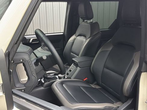 Used 2025 Ford Bronco Outer Banks image 32