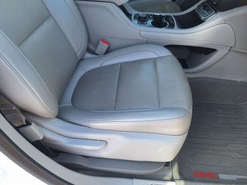 Used 2021 GMC Acadia SLT image 27