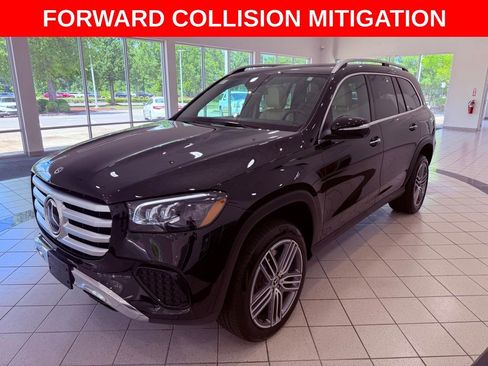 Used 2025 Mercedes-Benz GLS 450 4MATIC image 3