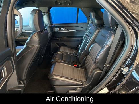 Used 2025 Ford Explorer ST-Line w/ ST-Line Street Pack AWD/4WD image 11