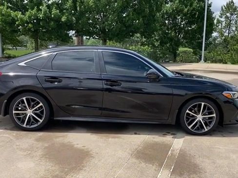 Used 2024 Honda Civic Touring image 3