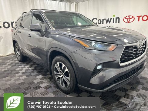 Used 2022 Toyota Highlander XLE image 1