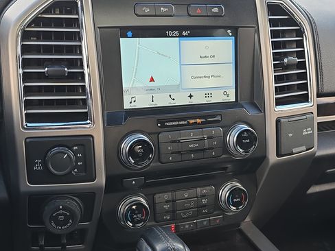 Used 2016 Ford F150 Platinum w/ Equipment Group 701A Luxury image 16