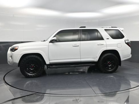 Used 2022 Toyota 4Runner SR5 Premium w/ Moonroof Package RWD image 3