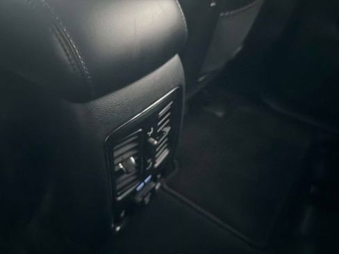 Used 2019 Jeep Grand Cherokee Limited w/ Luxury Group II AWD/4WD image 17