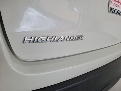 Used 2019 Toyota Highlander XLE FWD image 7