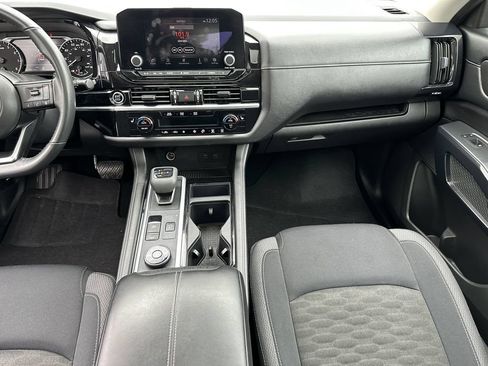 Certified 2024 Nissan Pathfinder SV w/ SV Premium Package AWD/4WD image 17