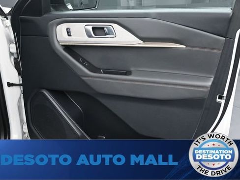Certified 2025 Ford Explorer Active AWD/4WD image 11