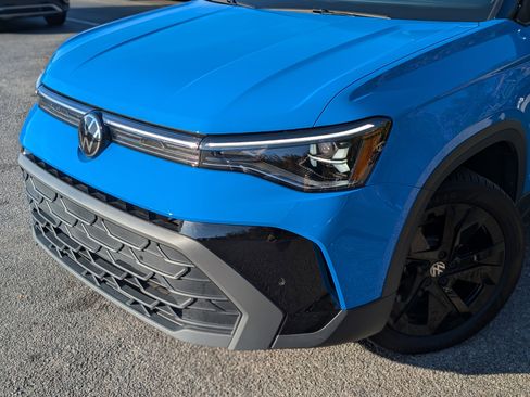 Used 2025 Volkswagen Taos SE image 13