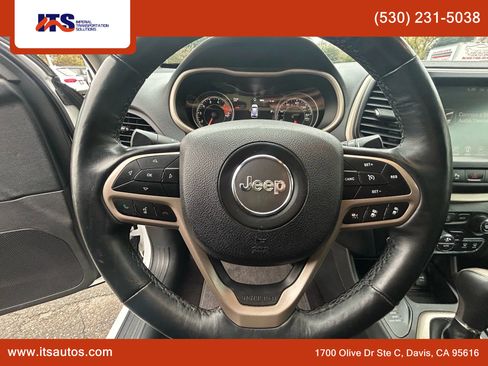 Used 2017 Jeep Cherokee Limited w/ Luxury Group image 19