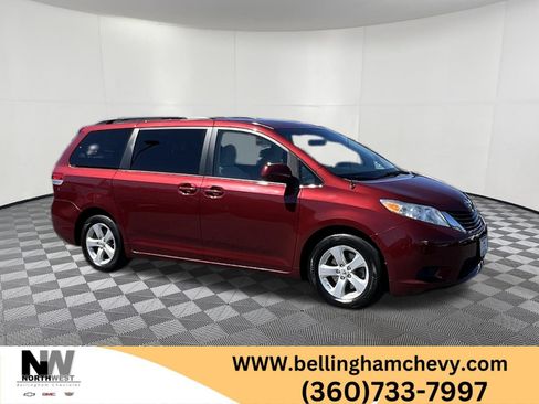 Used 2014 Toyota Sienna LE FWD image 1