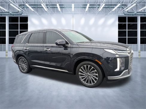 Used 2023 Hyundai Palisade Calligraphy w/ Winter Package image 1