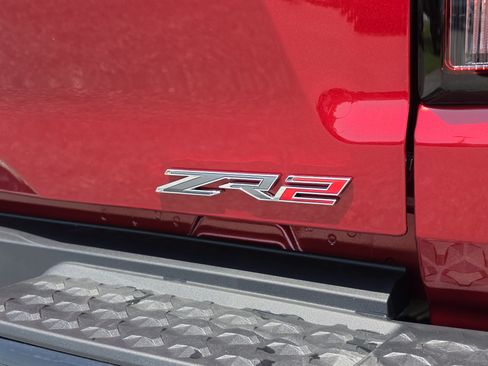 New 2026 Chevrolet Colorado ZR2 w/ Technology Package AWD/4WD image 16