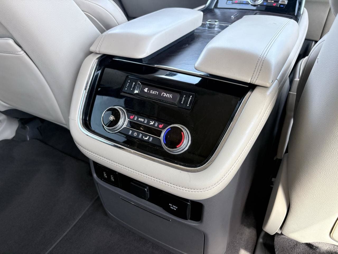 Used 2018 Lincoln Navigator Select w/ Technology Package RWD image 22