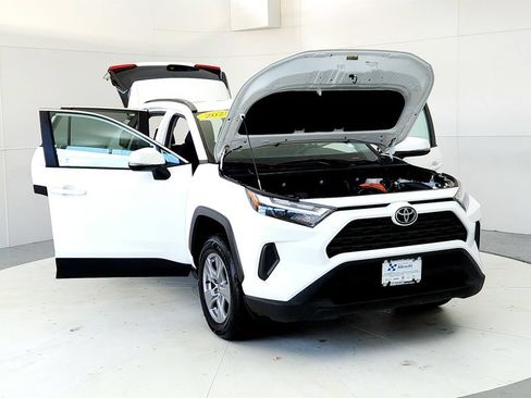 Certified 2025 Toyota RAV4 XLE AWD/4WD image 9