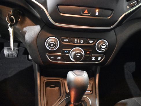 Used 2021 Jeep Cherokee Latitude image 22