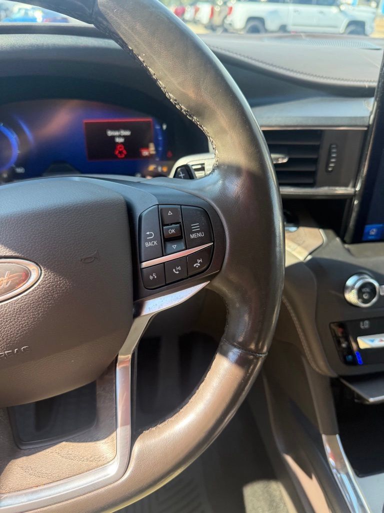 Used 2020 Ford Explorer Platinum w/ Premium Technology Package AWD/4WD image 13