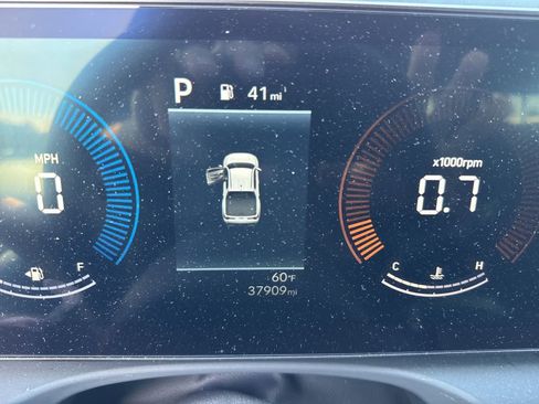 Used 2025 Hyundai Santa Cruz SE FWD image 6