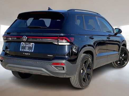 Certified 2025 Volkswagen Taos SE image 2