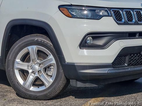 Used 2023 Jeep Compass Latitude AWD/4WD image 5