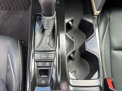 Used 2025 Toyota Camry SE image 18