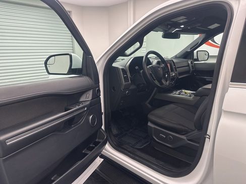 Used 2019 Ford Expedition XLT image 5