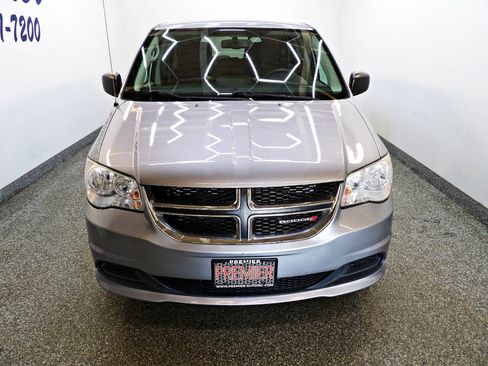 Used 2018 Dodge Grand Caravan SE w/ UConnect Hands-Free Group FWD image 2