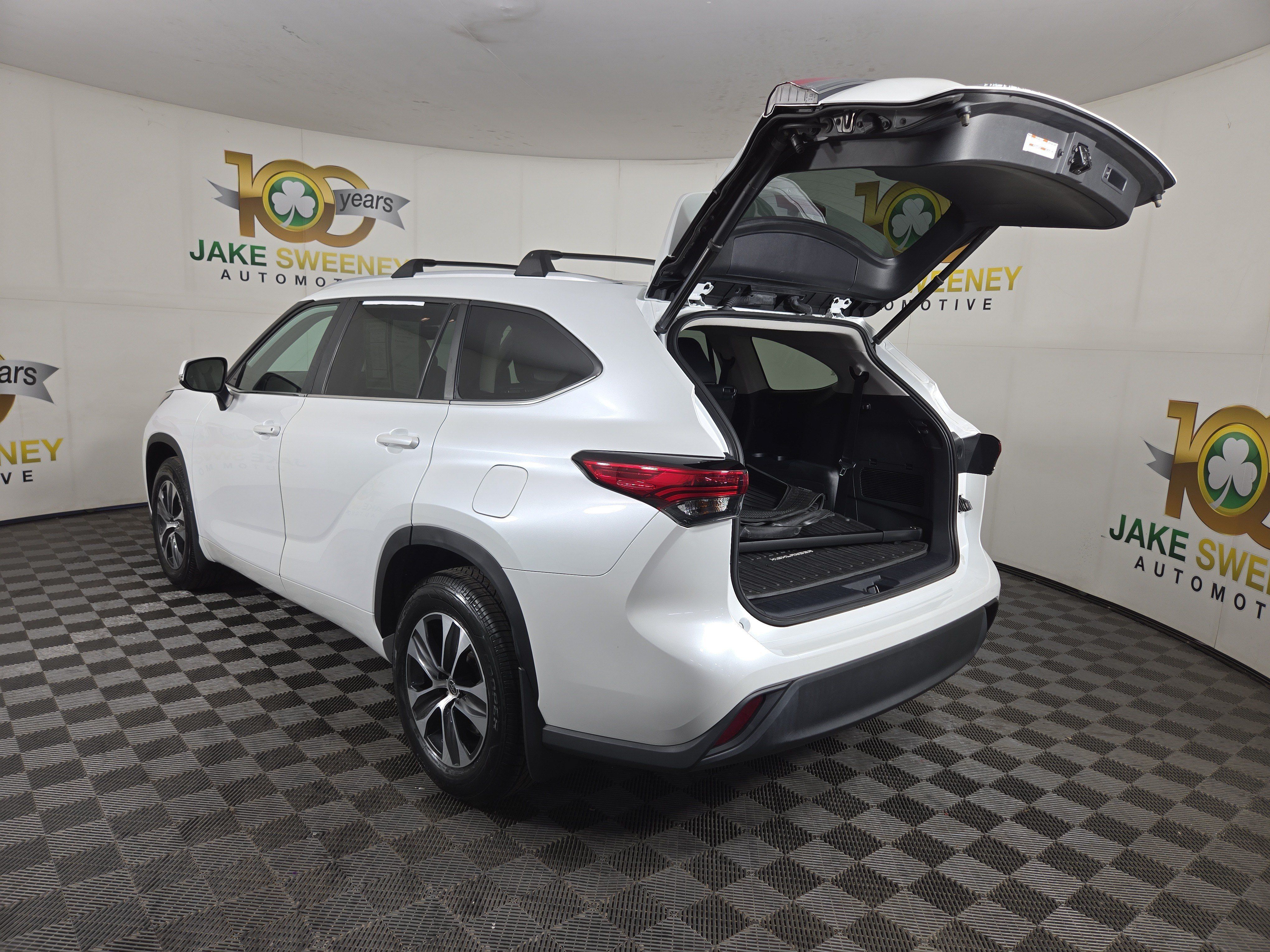 Used 2023 Toyota Highlander XLE AWD/4WD image 34
