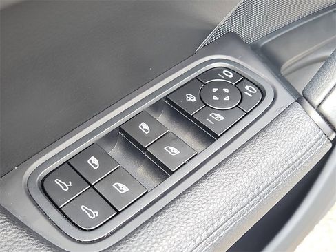 Certified 2025 Porsche Cayenne image 12