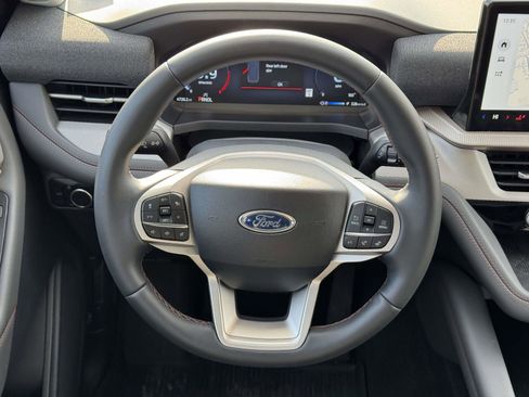 Used 2025 Ford Explorer Active image 12