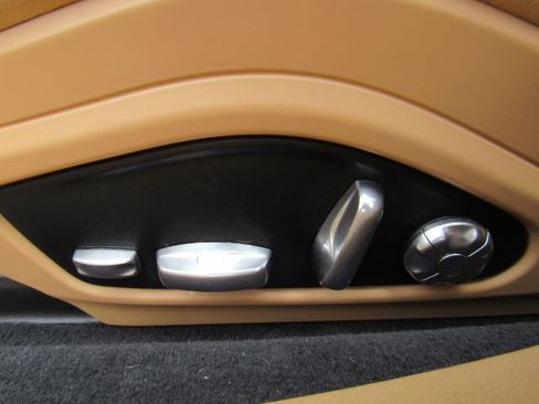 Used 2019 Porsche Panamera 4 image 14