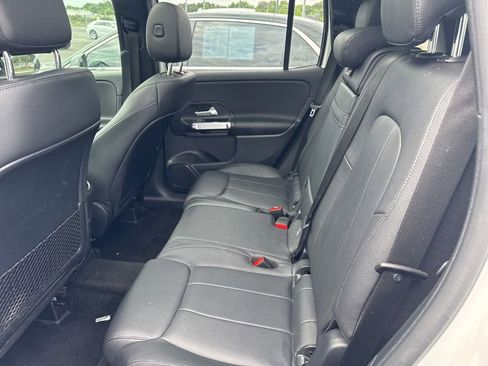 Used 2022 Mercedes-Benz GLB 250 4MATIC image 2