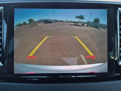 Used 2023 Chrysler Pacifica Touring-L FWD image 19