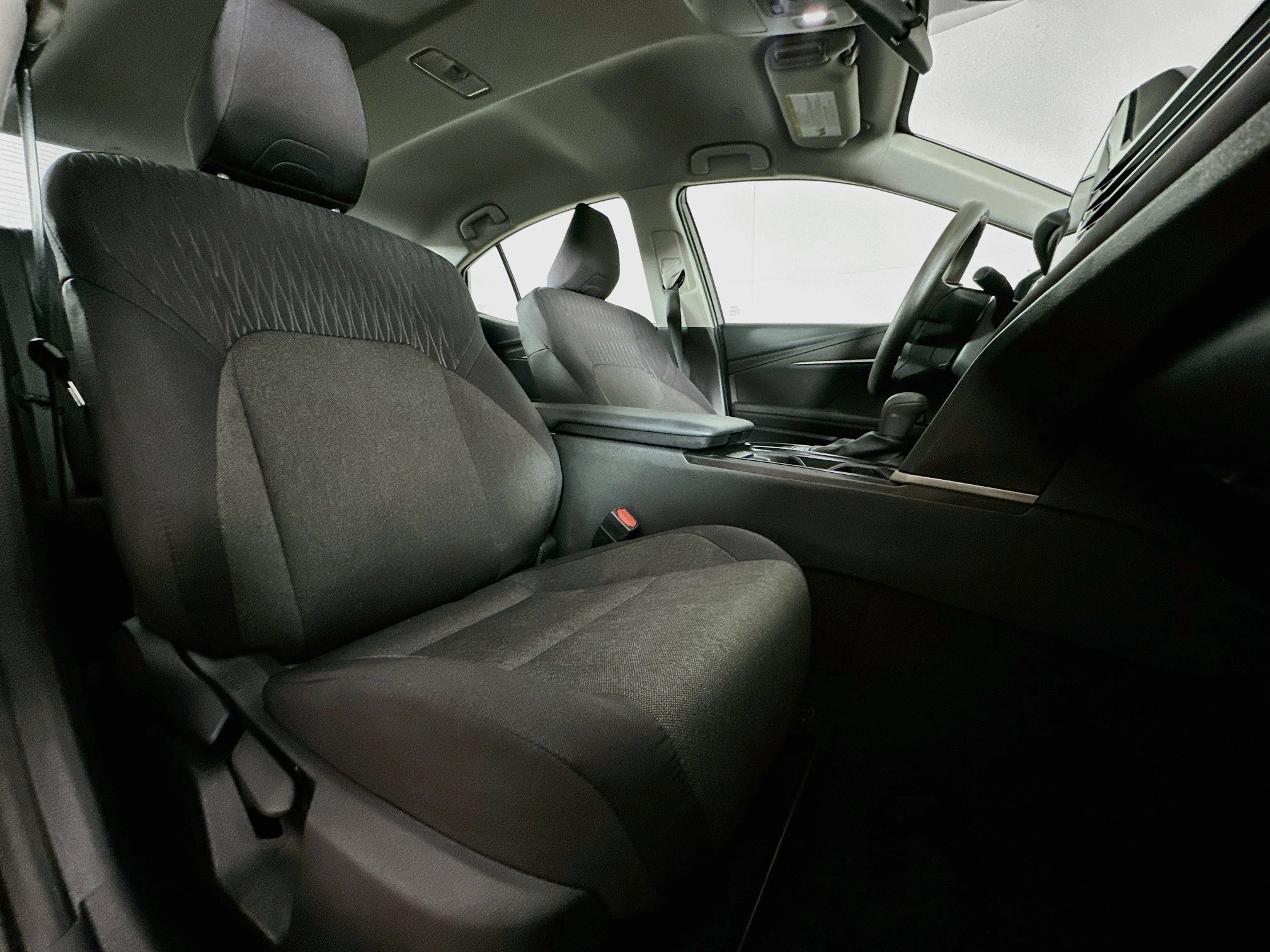 Used 2025 Toyota Camry LE FWD image 31