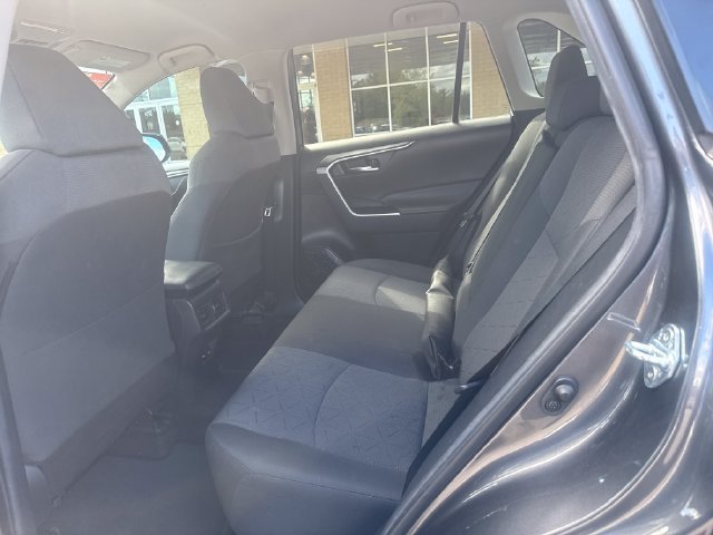 Used 2021 Toyota RAV4 XLE FWD image 20