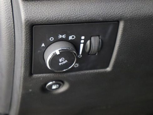 Used 2020 Jeep Grand Cherokee Laredo w/ Laredo X Package RWD image 22