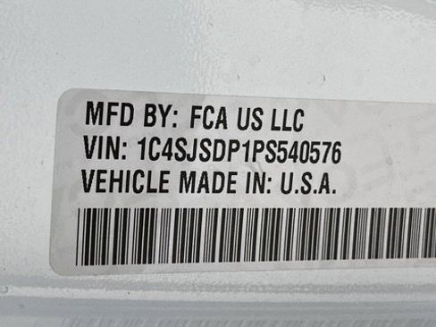 Used 2023 Jeep Wagoneer L Series III w/ Preferred Equipment Group image 39