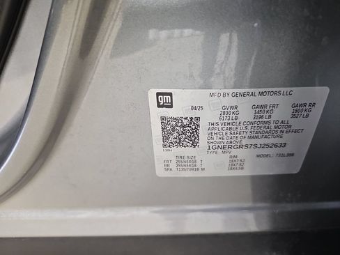 Used 2025 Chevrolet Traverse LT FWD image 43