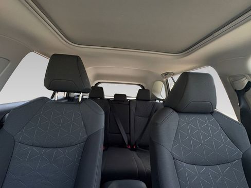 Used 2022 Toyota RAV4 XLE image 2