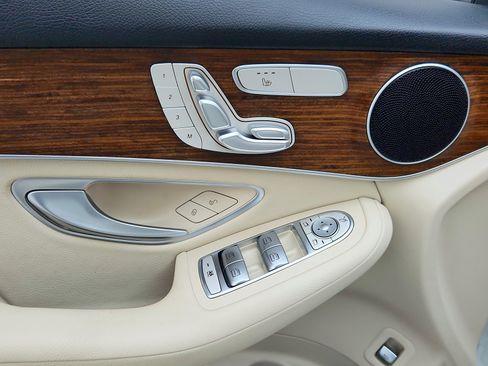 Certified 2022 Mercedes-Benz GLC 300 image 24