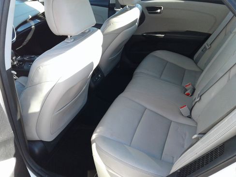 Used 2018 Toyota Avalon Limited image 12