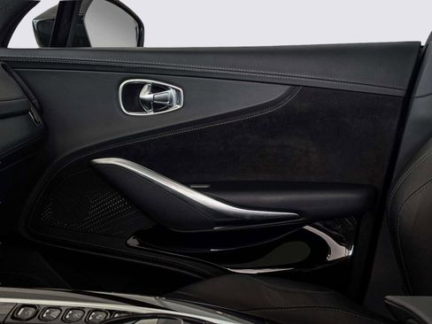 Used 2024 Aston Martin DBX image 13