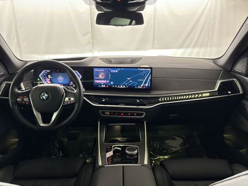 Used 2025 BMW X5 xDrive40i AWD/4WD image 16