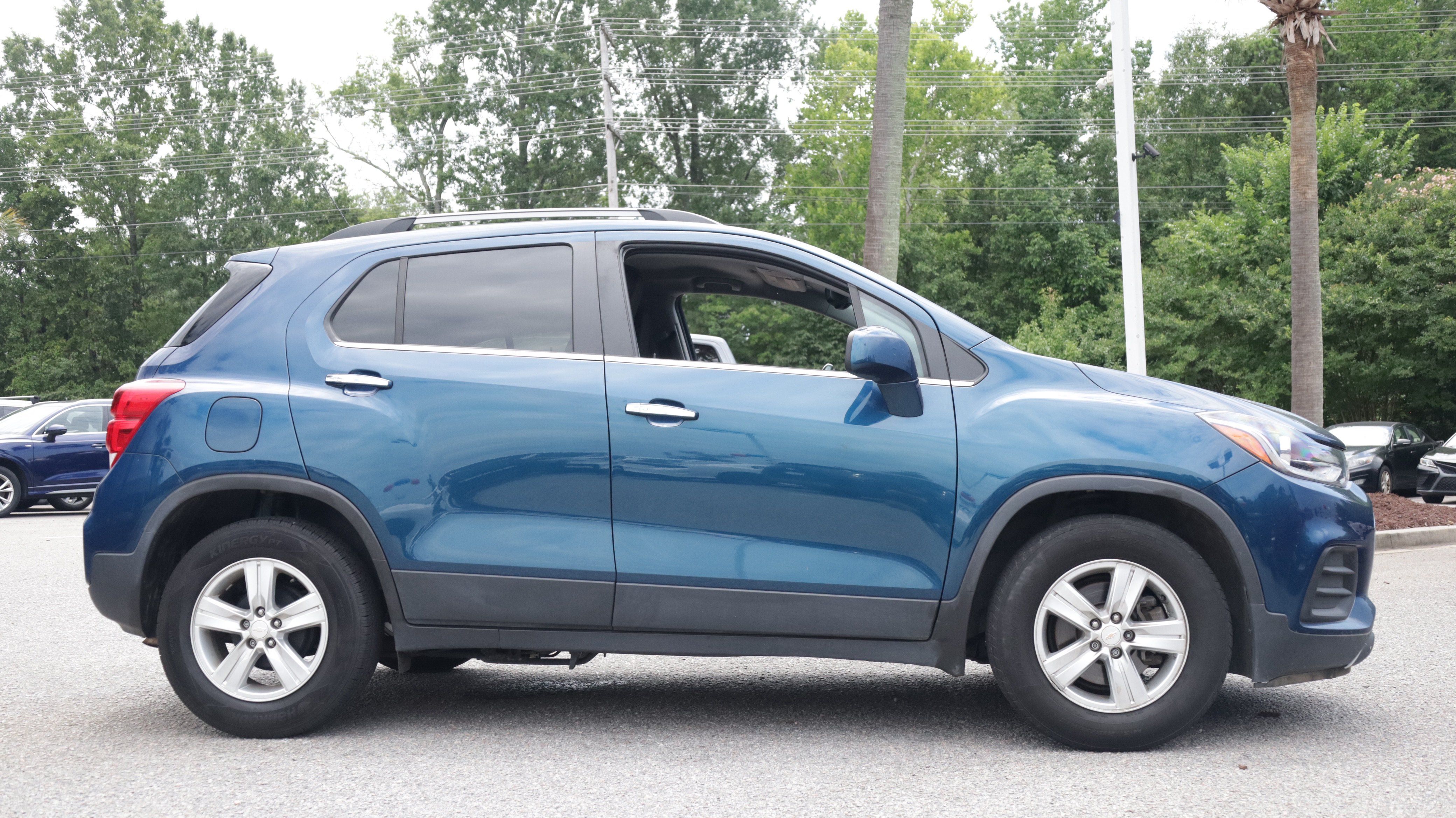 Used 2020 Chevrolet Trax LT w/ LT Convenience Package FWD image 7