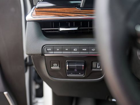 Certified 2023 Cadillac Escalade Premium Luxury w/ Performance Package image 15