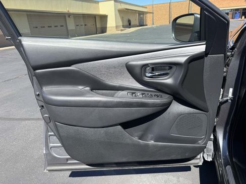 Used 2019 Nissan Murano FWD image 12