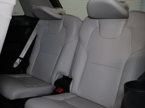 Used 2020 Volvo XC90 T6 Momentum w/ Protection Package Premier AWD/4WD image 18
