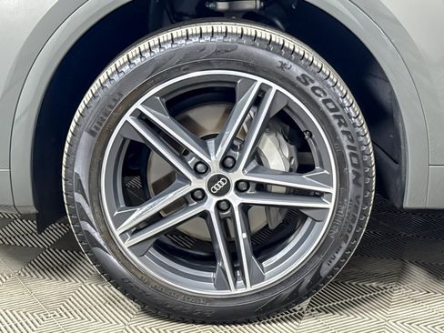 Used 2023 Audi Q5 e Premium Plus w/ Premium Plus Package image 25