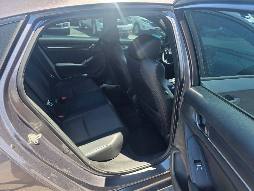 Used 2018 Honda Accord Sport image 11