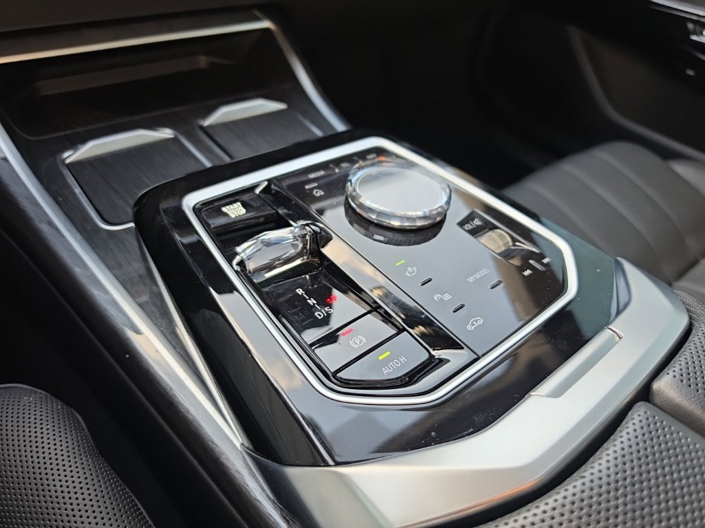 Used 2026 BMW 740i xDrive AWD/4WD image 21